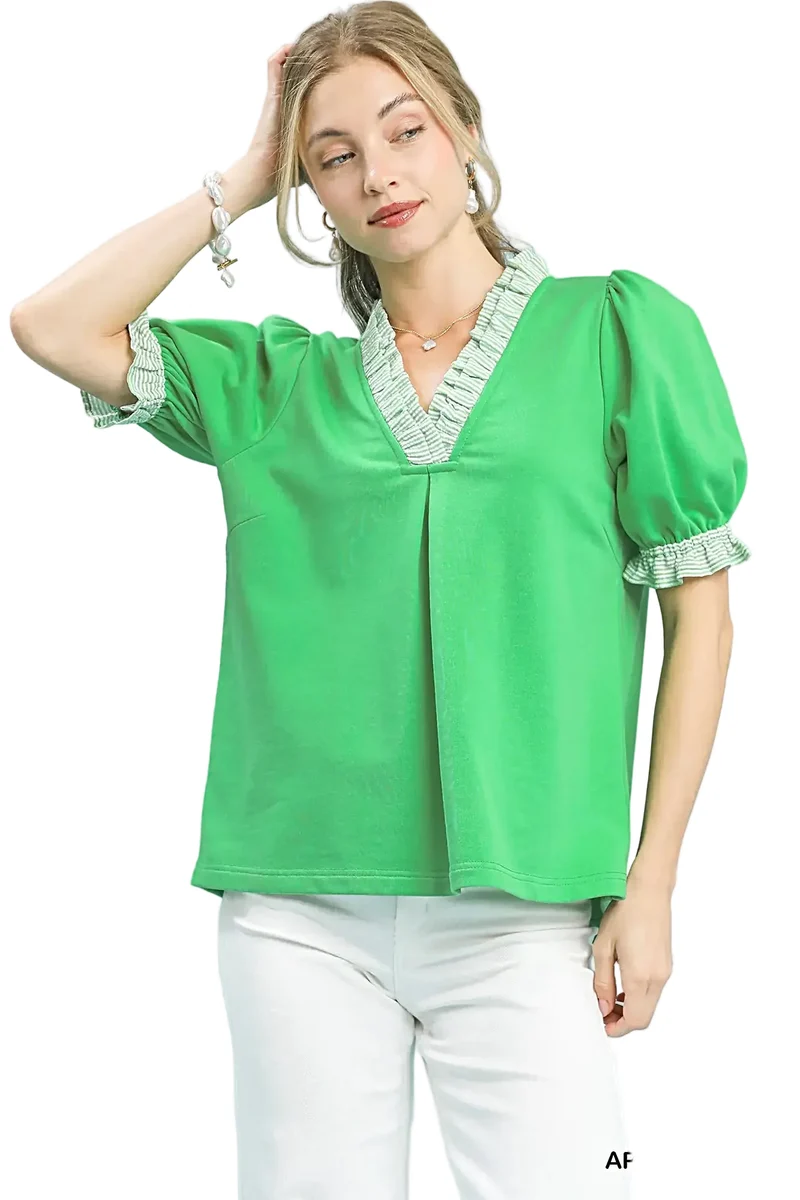 Elegant blus med puffärmar och volangkant i mjukt franskt frottétyg