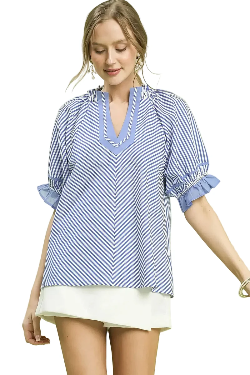 Snygg randig blus med slitsringning och volangärmar - Modern design i 100 % polyester