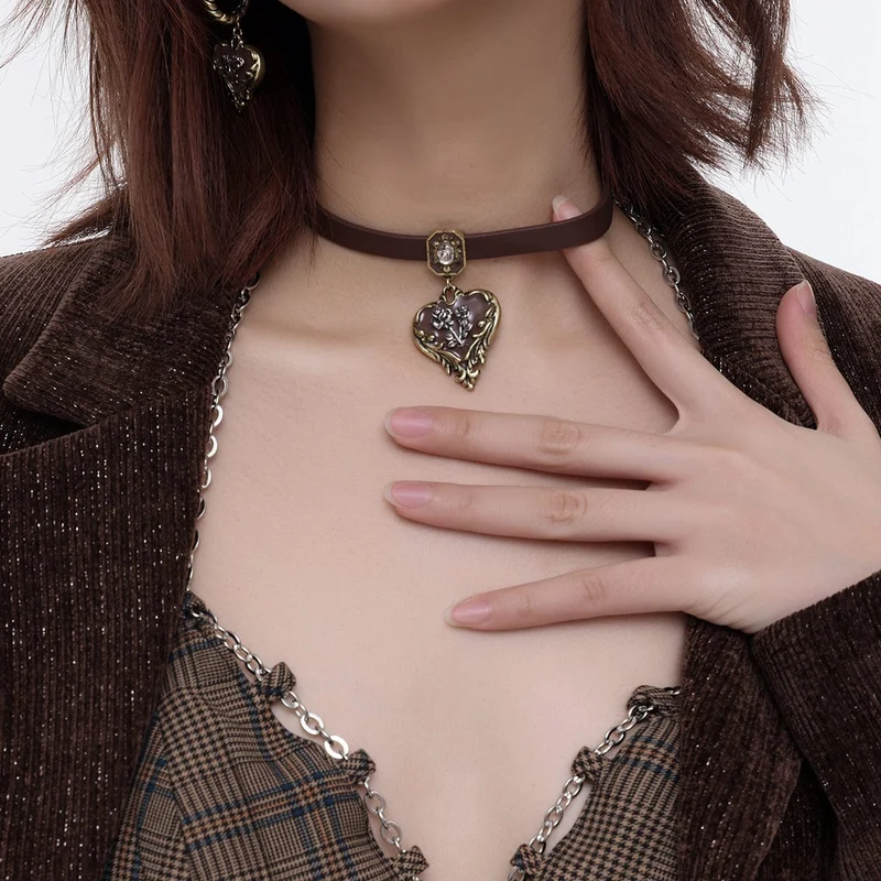 Kvinnors Punk Heart Rose Distressed Choker