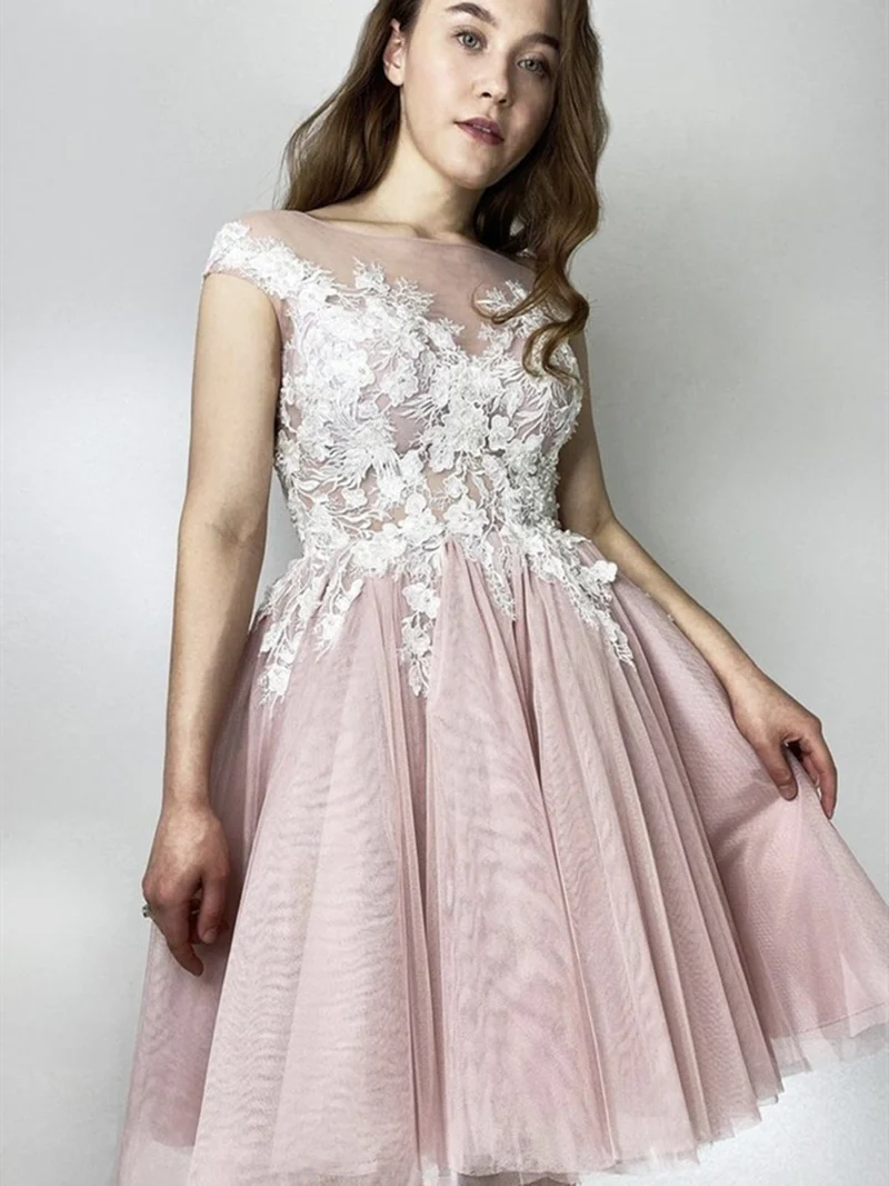 Elegant Rosa Spetsbalklänning, Kort Ärm, Rund Halsringning, Kort Balklänning
