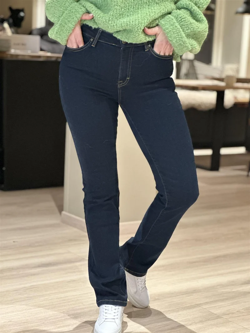 Synne Straight Fit