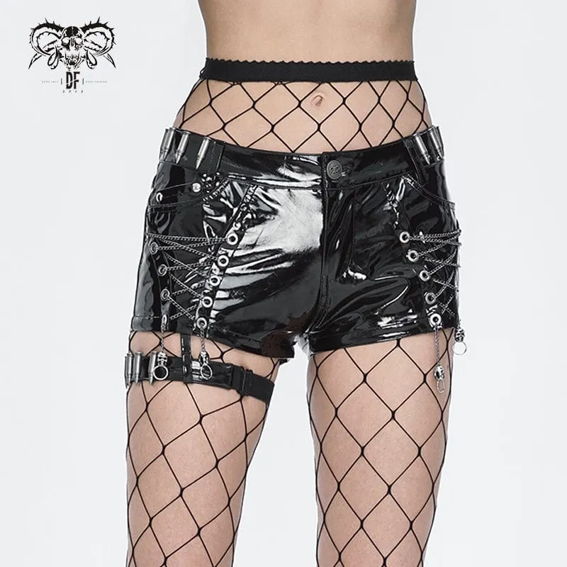 Punkkedja med spänne i konstlädershorts för kvinnor