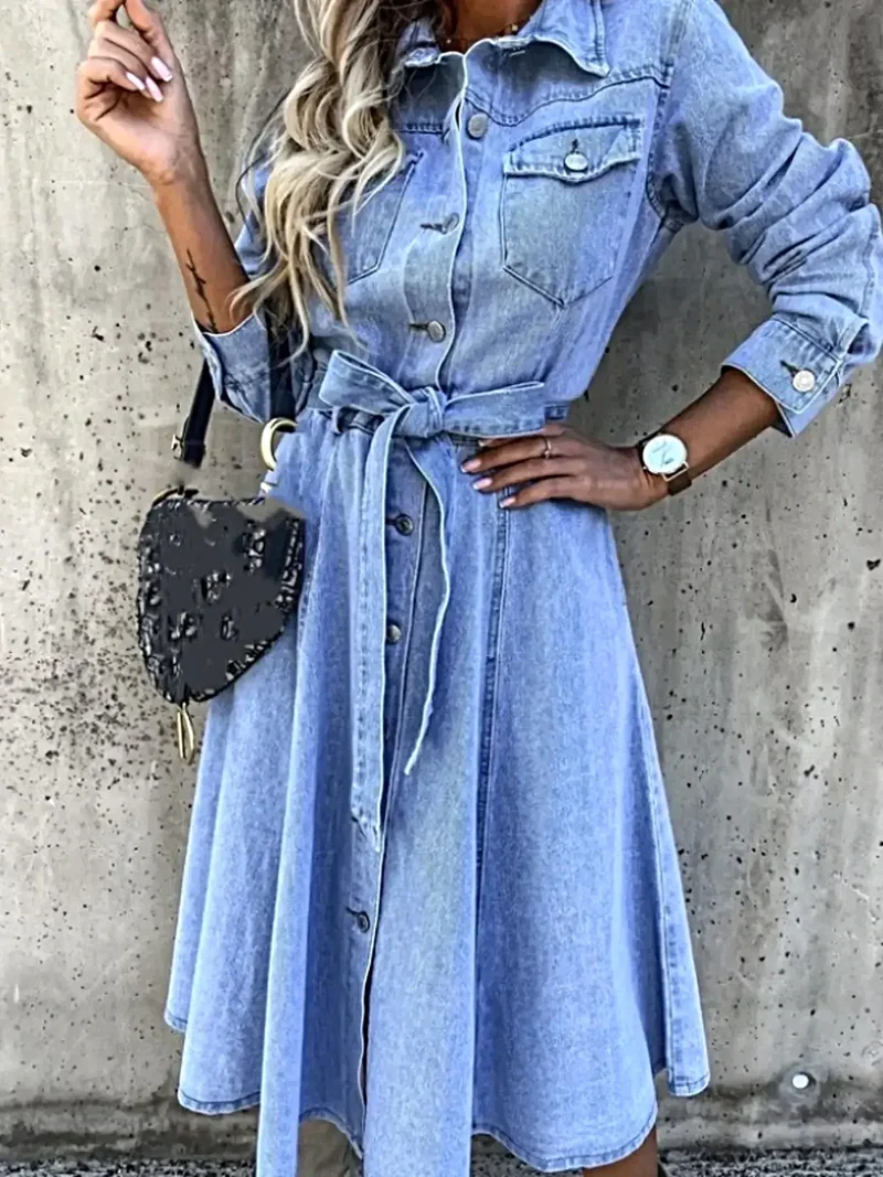 Plus Size Hellång Klänning med Knytband i Midjan - Jeansskjortklänning med Fickor och Klassisk Stil