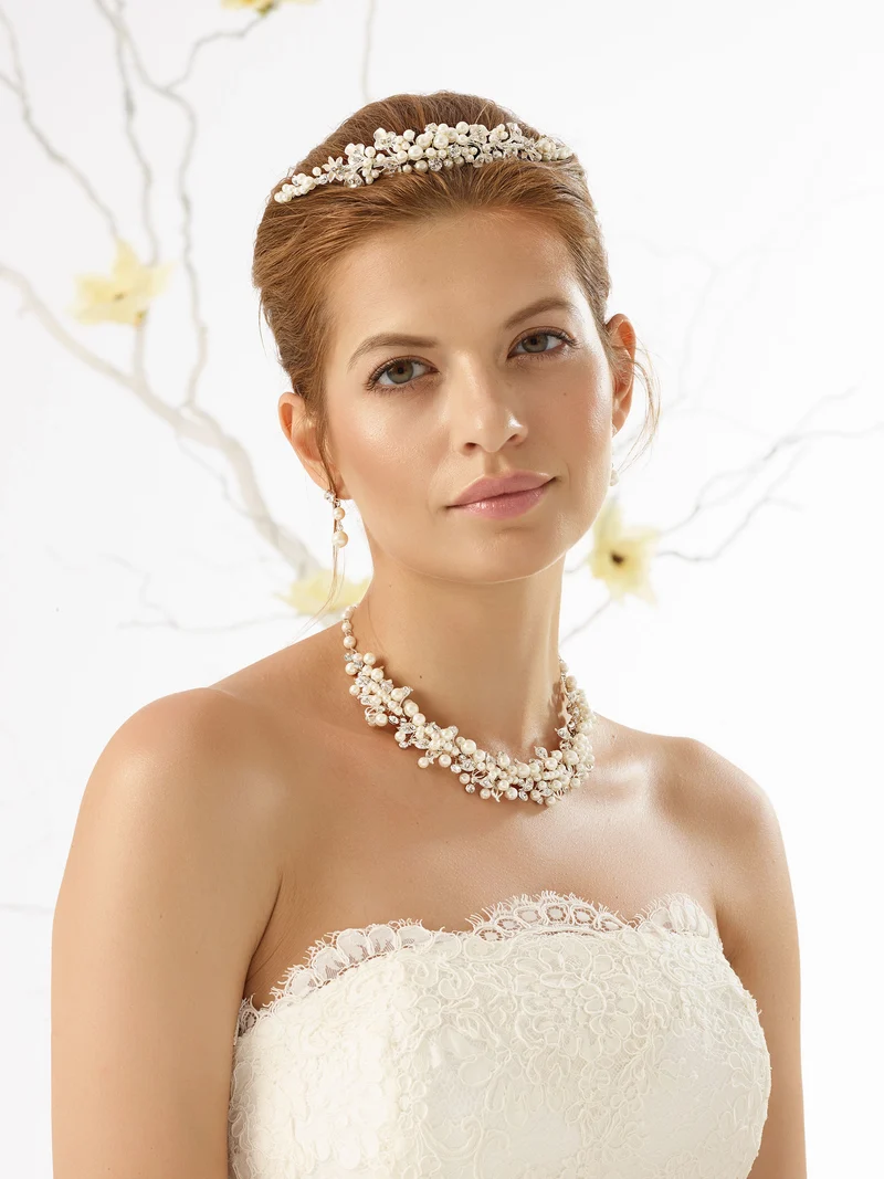 Tiara D 42