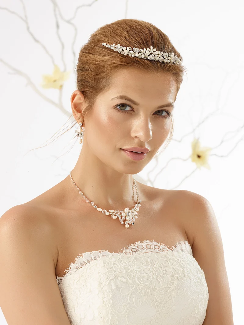 Tiara D 33