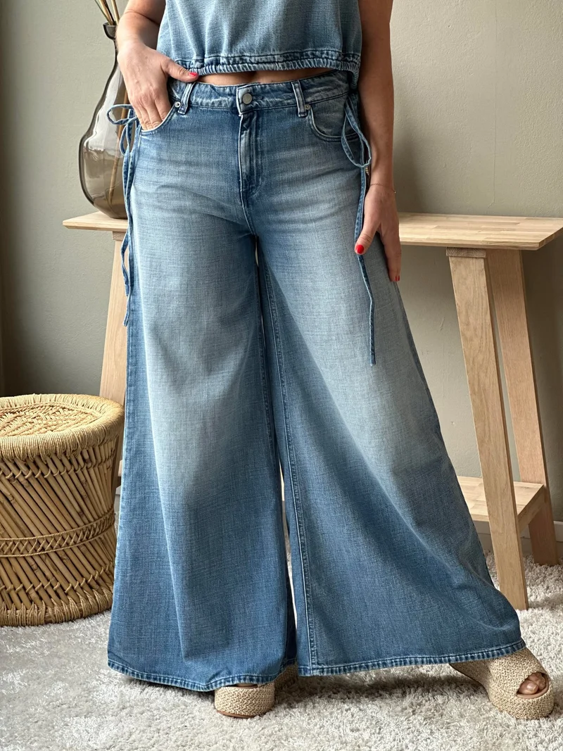 Lucy Jeans